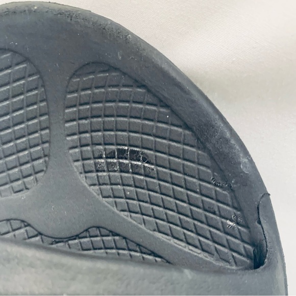 Oofos Slide Recovery Sandals Black womens 9 EU 40 - Picture 3 of 6